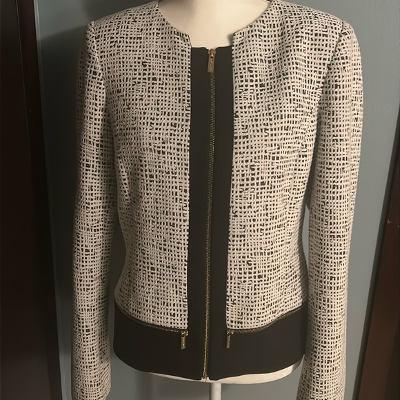 Calvin Klein Jackets & Blazers - EUC Beautiful Calvin Klein White & Black Jacket Nice Details Size 10 Barely Worn